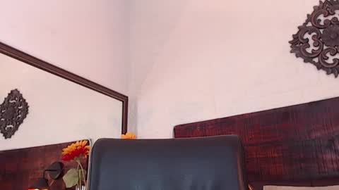 Snapshot of tamara_sanz1 chatting on February 8, 2025, 8:42 pm online show from February 8, 2025, 8:42 pm