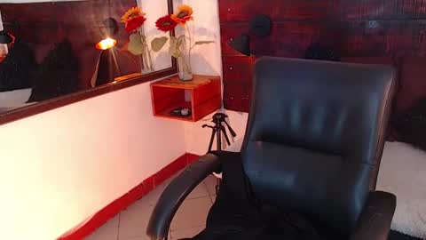 Snapshot of tamara_sanz1 chatting on February 11, 2025, 8:52 pm online show from February 11, 2025, 8:52 pm