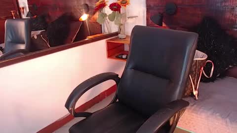 Snapshot of tamara_sanz1 chatting on March 2, 2025, 5:36 pm online show from March 2, 2025, 5:36 pm