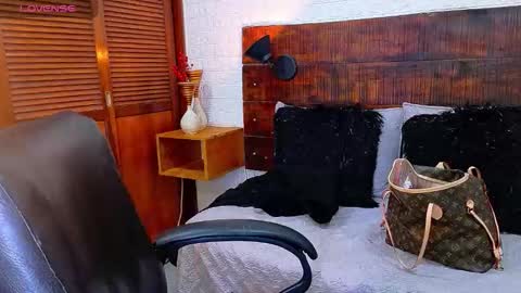 Snapshot of tamara_sanz1 chatting on September 28, 2025, 4:34 pm online show from September 28, 2025, 4:34 pm