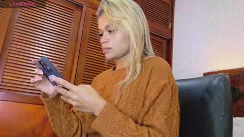 Snapshot of tamara_sanz1 chatting on October 2, 2025, 9:49 am online show from October 2, 2025, 9:49 am
