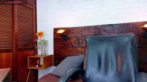 Snapshot of tamara_sanz1 chatting on November 8, 2025, 10:48 am online show from November 8, 2025, 10:48 am