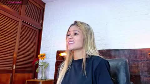 Snapshot of tamara_sanz1 chatting on November 9, 2025, 2:04 pm online show from November 9, 2025, 2:04 pm