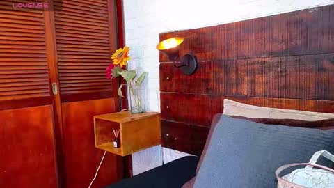 Snapshot of tamara_sanz1 chatting on November 13, 2025, 10:47 am online show from November 13, 2025, 10:47 am