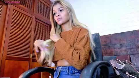 Snapshot of tamara_sanz1 chatting on November 15, 2025, 12:13 pm online show from November 15, 2025, 12:13 pm