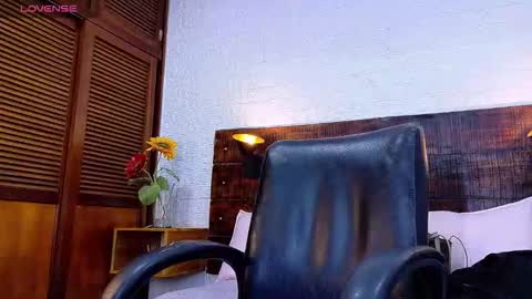 Snapshot of tamara_sanz1 chatting on November 30, 2025, 11:58 am online show from November 30, 2025, 11:58 am