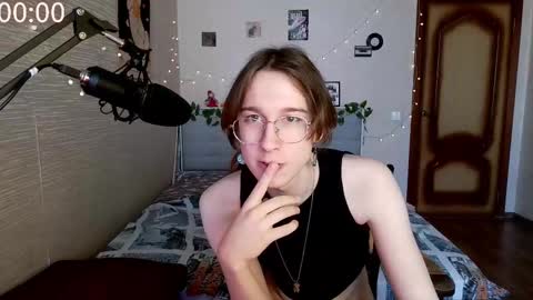 Snapshot of tangerine4dreams chatting on February 17, 2025, 9:35 am Milena Kuprianova online show from February 17, 2025, 9:35 am