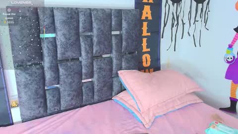 Snapshot of taniamilan chatting on October 29, 2025, 10:39 am Tania online show from October 29, 2025, 10:39 am