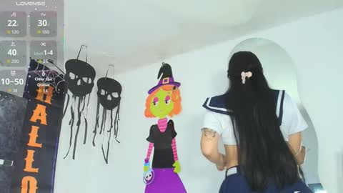 Snapshot of taniamilan chatting on October 31, 2025, 10:05 am Tania online show from October 31, 2025, 10:05 am