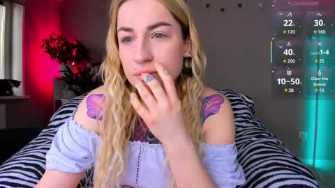 Snapshot of tanya_acid chatting on February 24, 2025, 6:38 am Tanya acid online show from February 24, 2025, 6:38 am