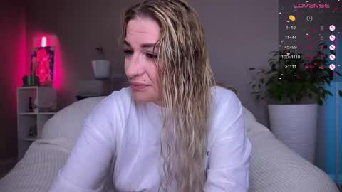 Snapshot of tanya_acid chatting on October 16, 2025, 11:44 am Tanya acid online show from October 16, 2025, 11:44 am