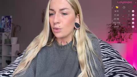 Snapshot of tanya_acid chatting on December 3, 2025, 3:32 pm Tanya acid online show from December 3, 2025, 3:32 pm