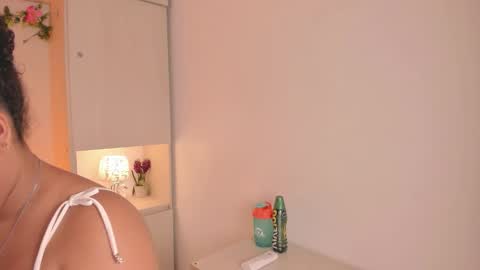Snapshot of tarawiilson_ chatting on October 12, 2025, 4:11 am T A R A online show from October 12, 2025, 4:11 am