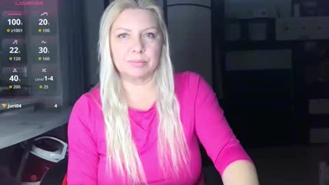 Tasha  Moon online show from December 4, 2025, 6:27 pm