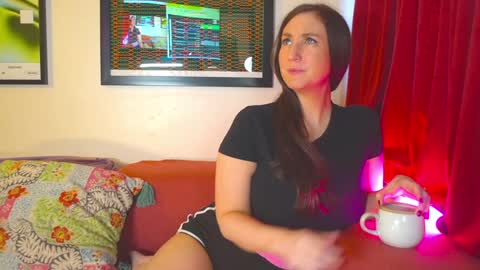 Snapshot of task_manager chatting on November 9, 2025, 2:04 pm Vivian Clark online show from November 9, 2025, 2:04 pm