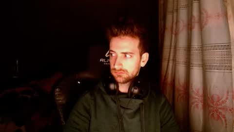 Snapshot of tastemyboner chatting on December 11, 2024, 1:47 am tastemyboner online show from December 11, 2024, 1:47 am