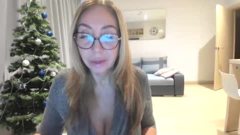 Snapshot of tati74 chatting on December 16, 2025, 9:14 am tati74 online show from December 16, 2025, 9:14 am