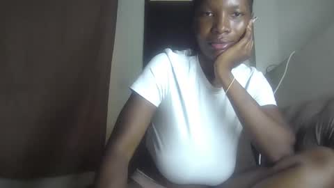 Snapshot of tatiana_254 chatting on October 28, 2025, 9:35 am tatiana_254 online show from October 28, 2025, 9:35 am