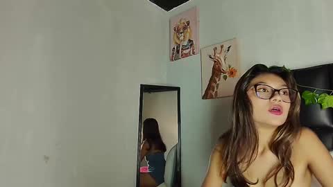 tatiana_mendoza online show from March 4, 2025, 8:38 pm