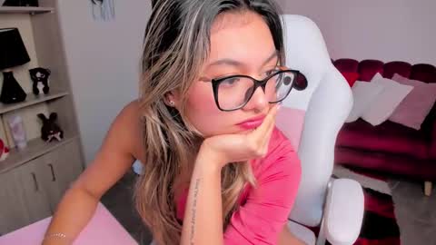 tatiana_mendoza online show from December 1, 2025, 5:07 pm