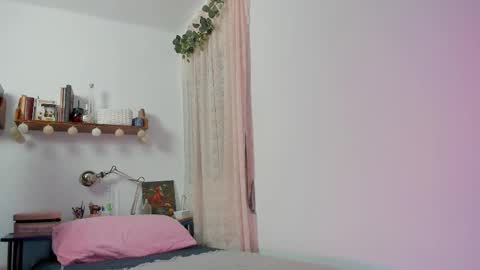 Tatianna online show from December 4, 2025, 10:46 am