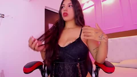 Snapshot of tatilarson chatting on February 27, 2025, 1:17 pm TATI online show from February 27, 2025, 1:17 pm