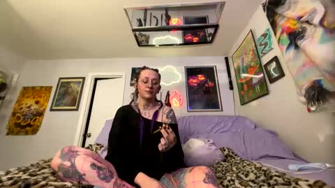 Snapshot of tatkitty chatting on February 5, 2025, 7:29 am Tatkitty online show from February 5, 2025, 7:29 am