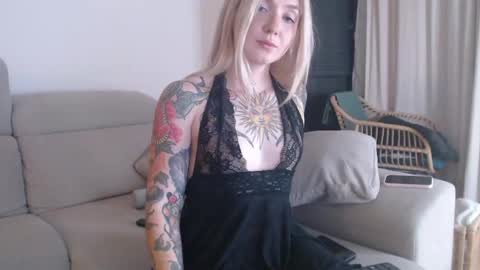 tattoobbgirl online show from October 31, 2025, 6:20 pm