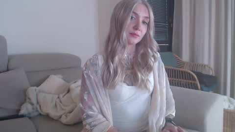 tattoobbgirl online show from November 25, 2025, 4:40 pm