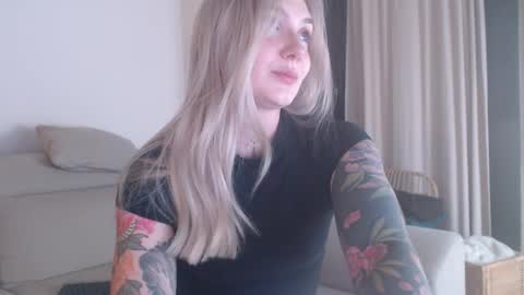 tattoobbgirl online show from December 2, 2025, 6:03 pm