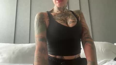 Snapshot of tattooedlucy_ chatting on December 1, 2025, 5:56 am tattooedlucy_ online show from December 1, 2025, 5:56 am