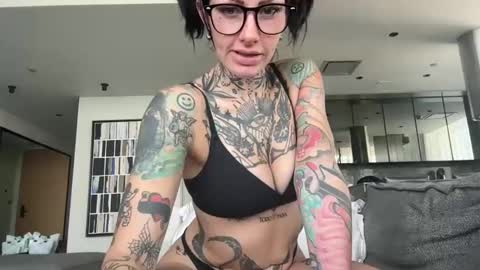 Snapshot of tattooedlucy_ chatting on December 15, 2025, 7:01 am tattooedlucy_ online show from December 15, 2025, 7:01 am