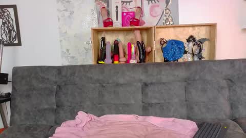 Taty Miller online show from November 11, 2025, 9:15 pm