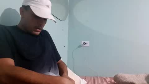 Snapshot of taulerfox chatting on December 3, 2025, 7:49 am Caito online show from December 3, 2025, 7:49 am