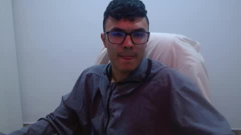 Snapshot of taurus4k chatting on December 12, 2024, 2:04 am taurus4k online show from December 12, 2024, 2:04 am