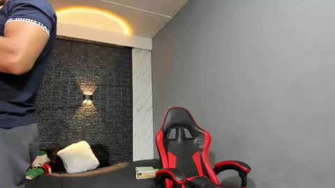  T A U R U S  online show from December 4, 2025, 5:21 pm