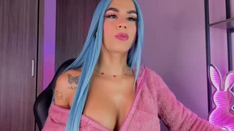   online show from November 19, 2025, 2:33 am