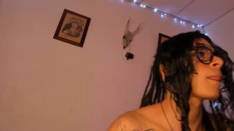 Snapshot of tayhlorstronghold chatting on November 9, 2025, 2:04 pm online show from November 9, 2025, 2:04 pm