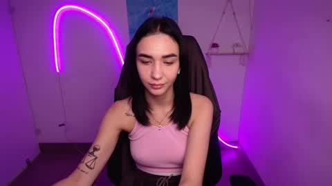 Tayla online show from November 6, 2025, 6:47 am