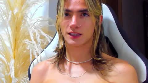 tayler_swift1 online show from October 10, 2025, 8:13 am