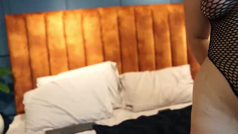 Teylor  Kim online show from September 24, 2025, 6:33 pm