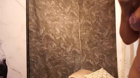 Teylor  Kim online show from October 21, 2025, 8:20 pm