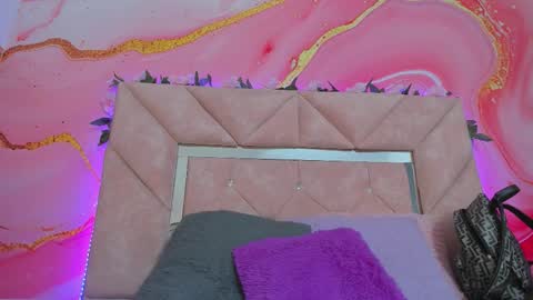 Sarah  online show from November 19, 2025, 6:30 pm