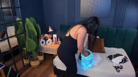 Snapshot of taylor_bennet chatting on February 22, 2025, 12:08 pm Taylor Bennet online show from February 22, 2025, 12:08 pm