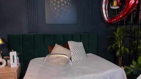 Snapshot of taylor_bennet chatting on March 2, 2025, 12:22 pm Taylor Bennet online show from March 2, 2025, 12:22 pm