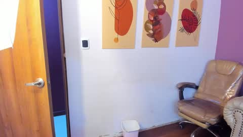 Snapshot of taylor_bennet chatting on October 6, 2025, 12:13 pm Taylor Bennet online show from October 6, 2025, 12:13 pm