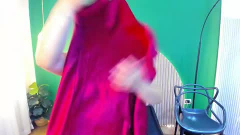 Snapshot of taylor_bennet chatting on November 15, 2025, 11:40 am Taylor Bennet online show from November 15, 2025, 11:40 am