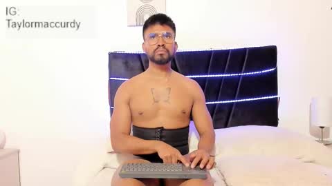 taylormaccurdy_ online show from November 24, 2025, 3:23 pm