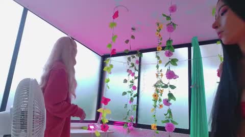 TAYLOR  online show from October 31, 2025, 11:44 am