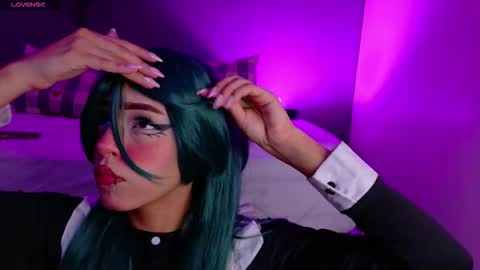 TAYLOR  online show from December 1, 2025, 11:48 am